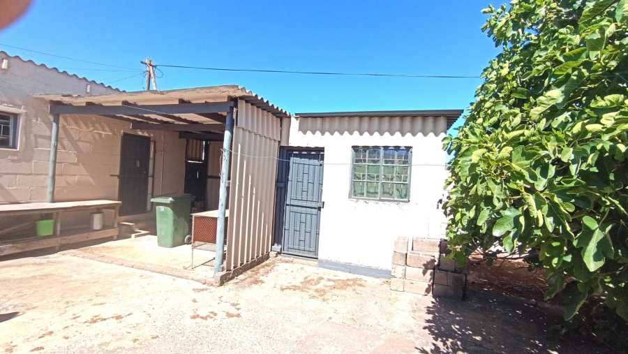 2 Bedroom Property for Sale in Louwville Western Cape